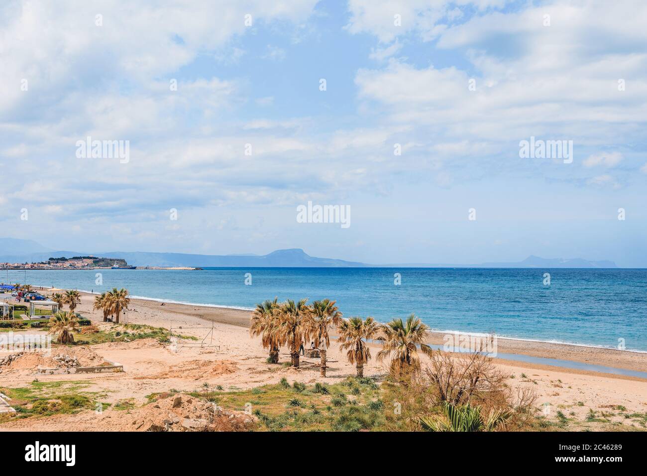 Atmosfera di vacanza, vista sulla spiaggia e sul mare Foto Stock