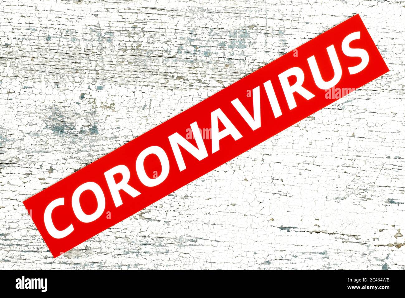 Concetto di coronavirus, su sfondo di legno primo piano Foto Stock