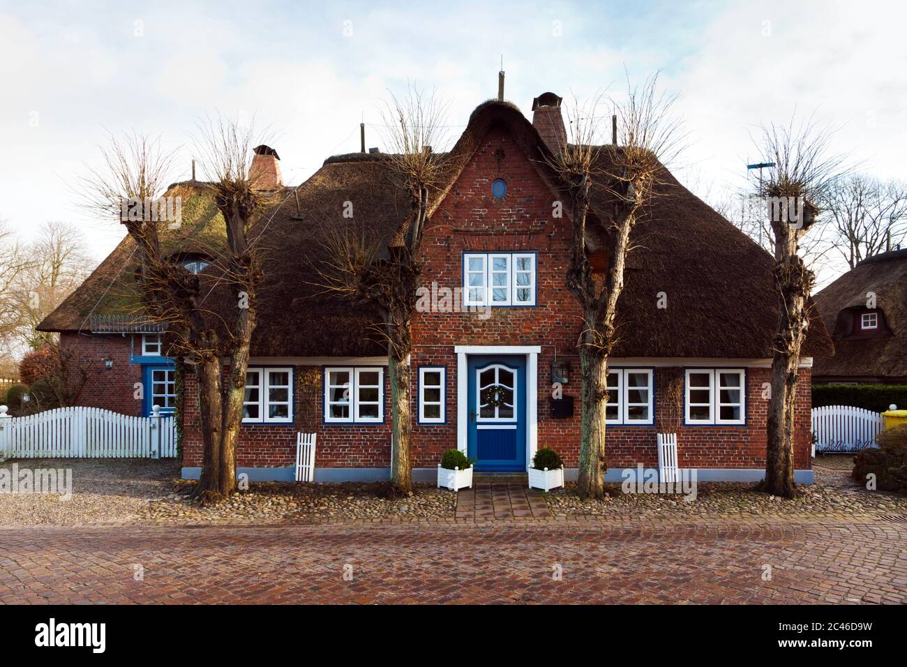 Tipica casa della Frisia del Nord a Nieblum, isola di Föhr Foto Stock