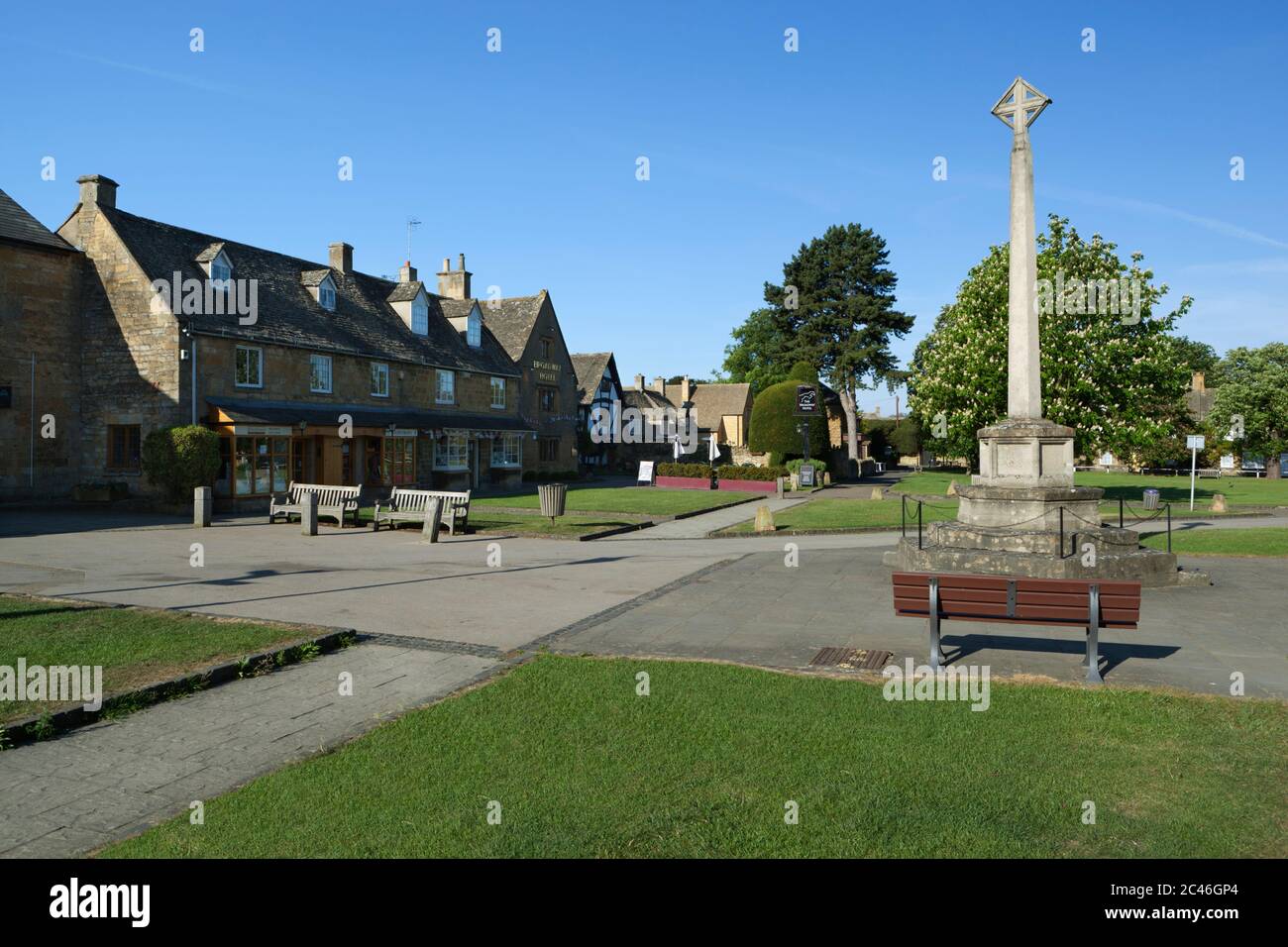 The village Square, Broadway, Cotswolds, Worcestershire, Inghilterra, Regno Unito, Europa Foto Stock