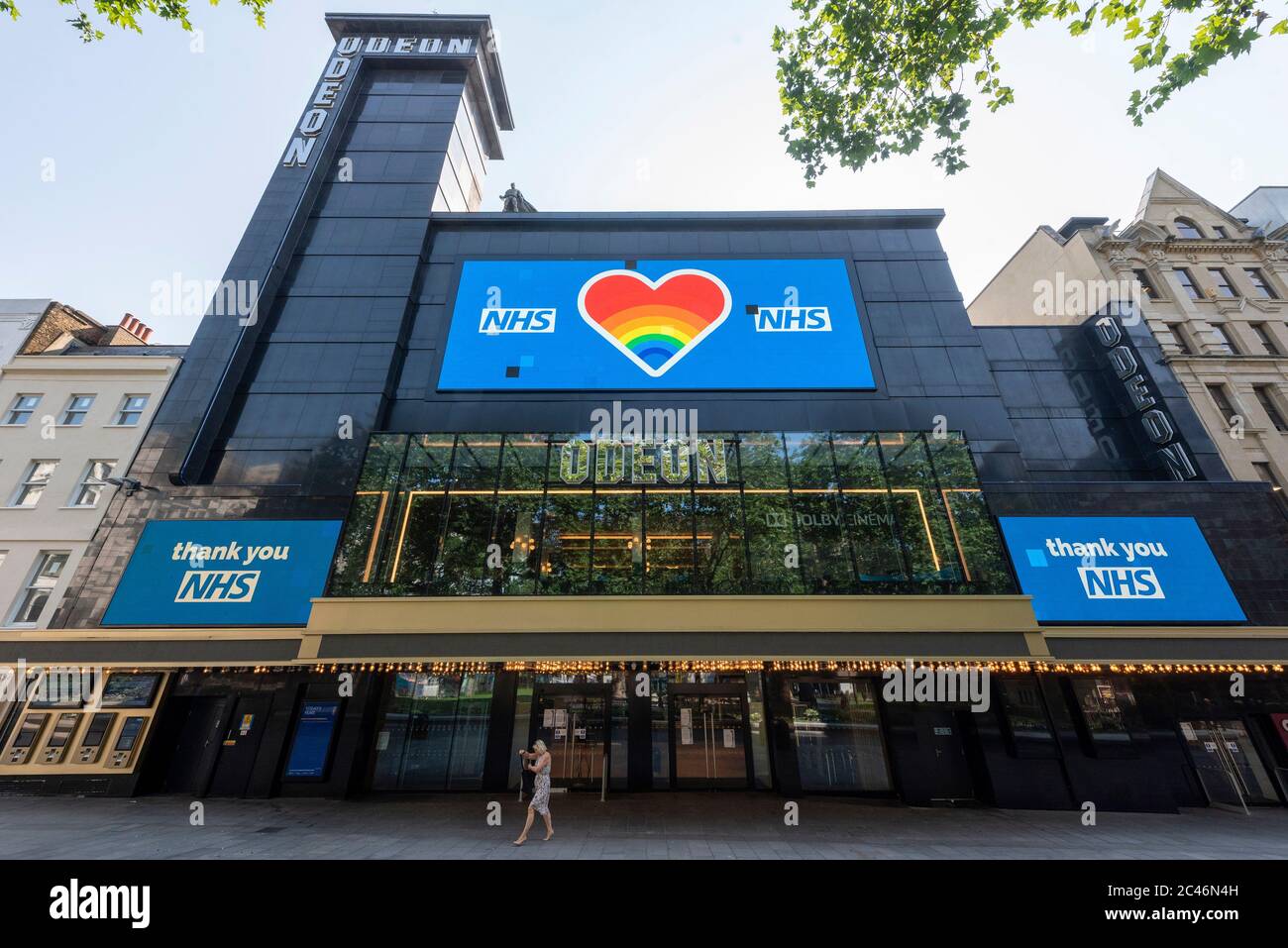 Londra, Regno Unito. 24 Giugno 2020. Photo taken on June 24, 2020 mostra un cinema chiuso a Londra, Gran Bretagna. Il primo ministro britannico Boris Johnson ha detto martedì che l'attuale regola di distanziamento sociale di 2 metri sarà allentata dal 4 luglio a '1 metro più' in Inghilterra in modo da facilitare ulteriormente il blocco del coronavirus. Credit: Ray Tang/Xinhua/Alamy Live News Foto Stock