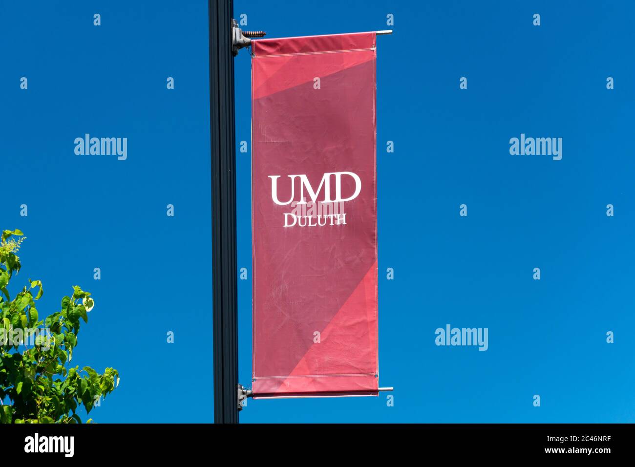 DULUTH, MN/USA - 16 GIUGNO 2020: Banner del campus Duluth Bulldogs dell'Università del Minnesota. Foto Stock