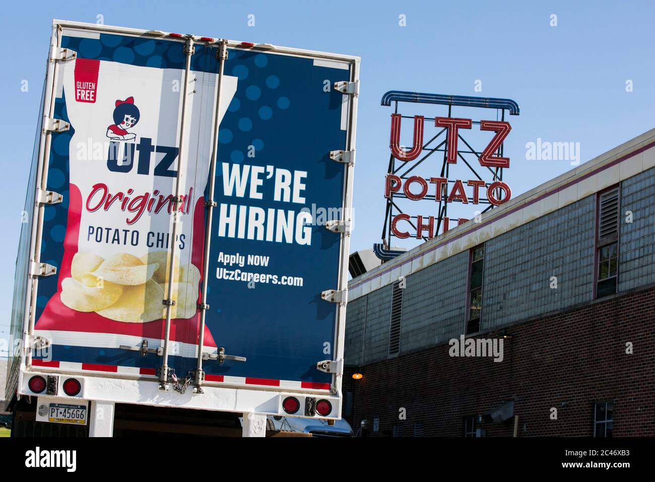 Un logo all'esterno di una struttura occupata da Utz Quality Foods ad Hannover, Pennsylvania, il 12 giugno 2020. Foto Stock