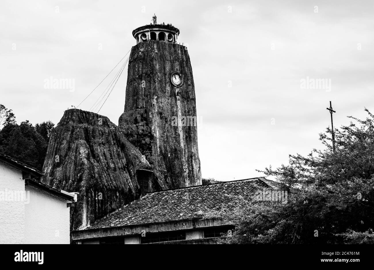 Foto in scala di grigi di El Peñol in Colombia, Sud America Foto Stock