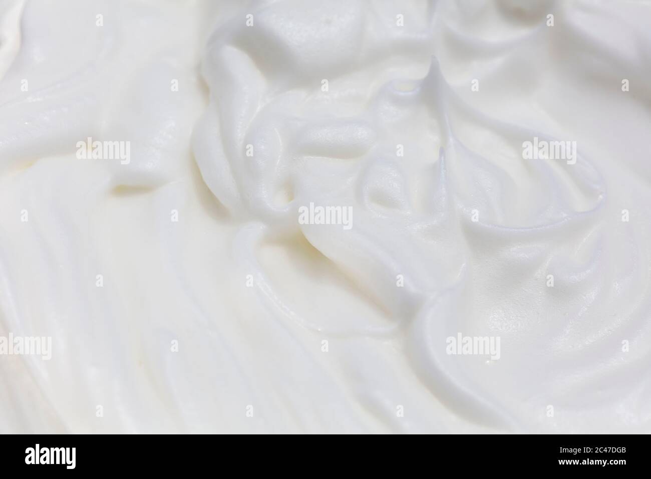 Frusta di albumi, crema di meringa, per cibo di fondo Foto Stock