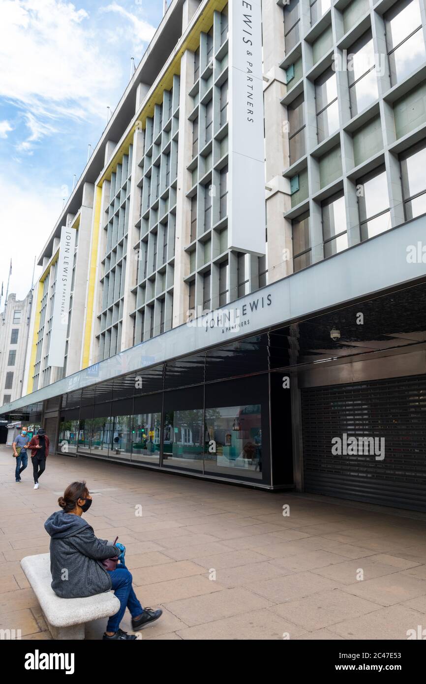 La filiale di punta della famosa società britannica di vendita al dettaglio John Lewis Partnership, un'azienda che opera in un grande magazzino con quote di profitto, a Londra Oxford Street. Foto Stock