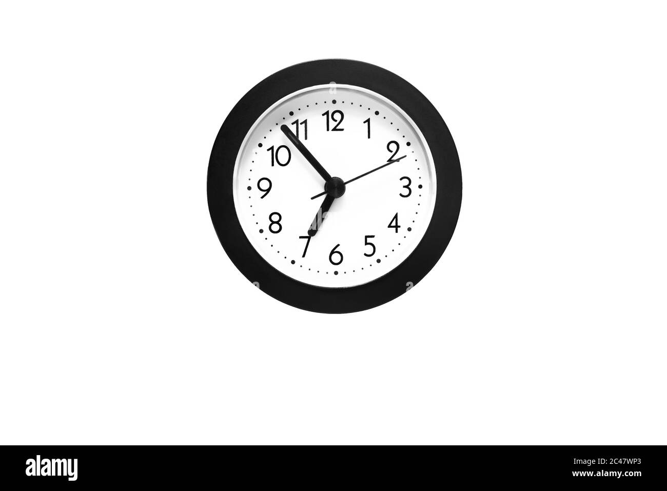 orologio da parete isolato su sfondo bianco. concetto di tempo Foto Stock orologio da parete isolato su sfondo bianco. concetto di tempo Foto Stock