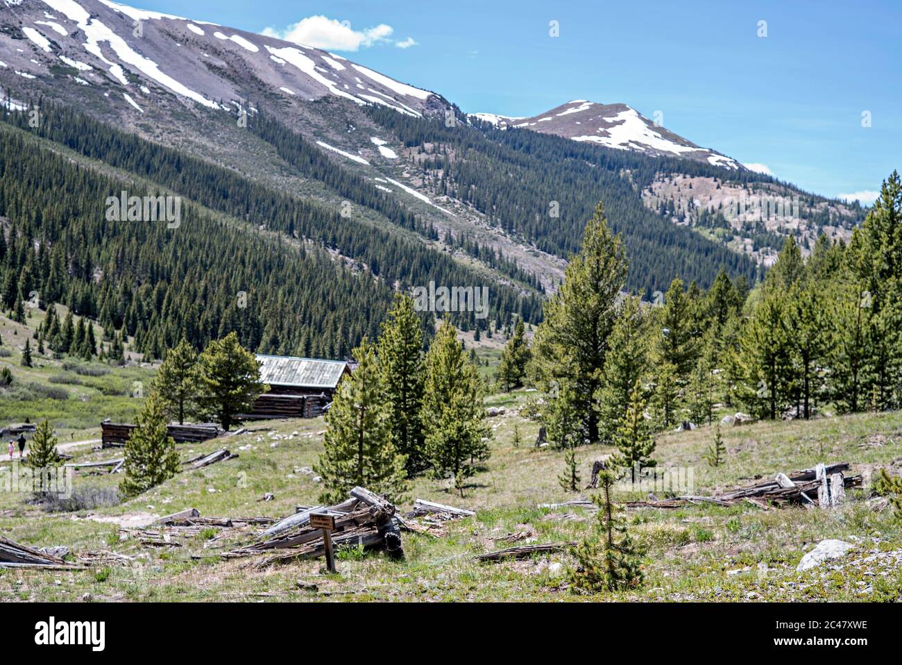 Rovine della città fantasma nella città mineraria abbandonata di Independence, Colorado, sul passo dell'Indipendenza tra Aspen e Twin Lakes Foto Stock