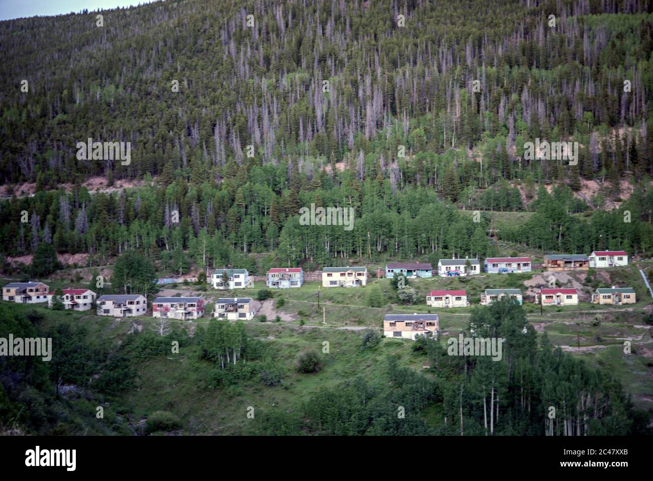 Gilman, Colorado, abbandonata città fantasma mineraria e contaminato USEPA Superfund sito come visto dal Colorado 24 a sud di Aspen nuovo Red Cliff Foto Stock