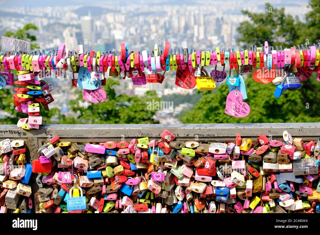 Seoul Corea del Sud - il lucchetto della montagna Namsan simbolo dell'amore eterno Foto Stock