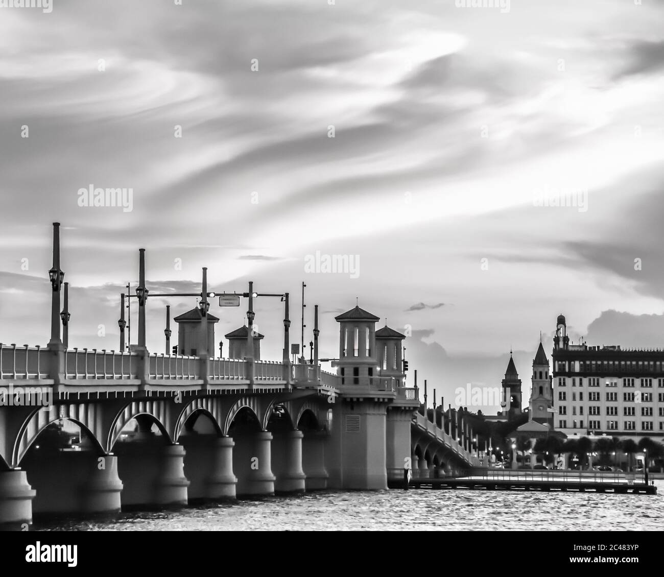 Ponte dei Lions in Florida sulla baia di Matanzas che collega St. Augustine all'isola di Anastasia. Bianco e nero Foto Stock