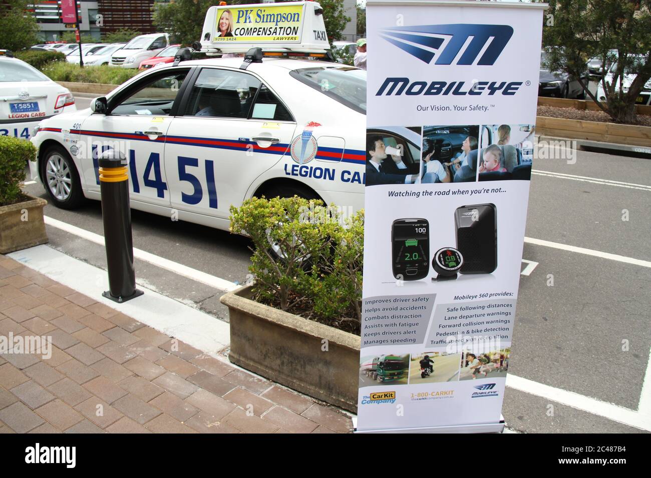 La premiata tecnologia Mobileye sarà tritata a Sydney da metà gennaio al 31 marzo 2014 con un massimo di 20 taxi Legion Cabs. Foto Stock