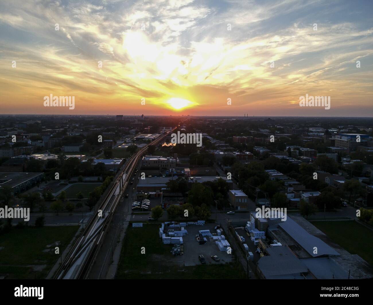 Veduta aerea del paesaggio del drone di un quartiere urbano di Chicago Foto Stock