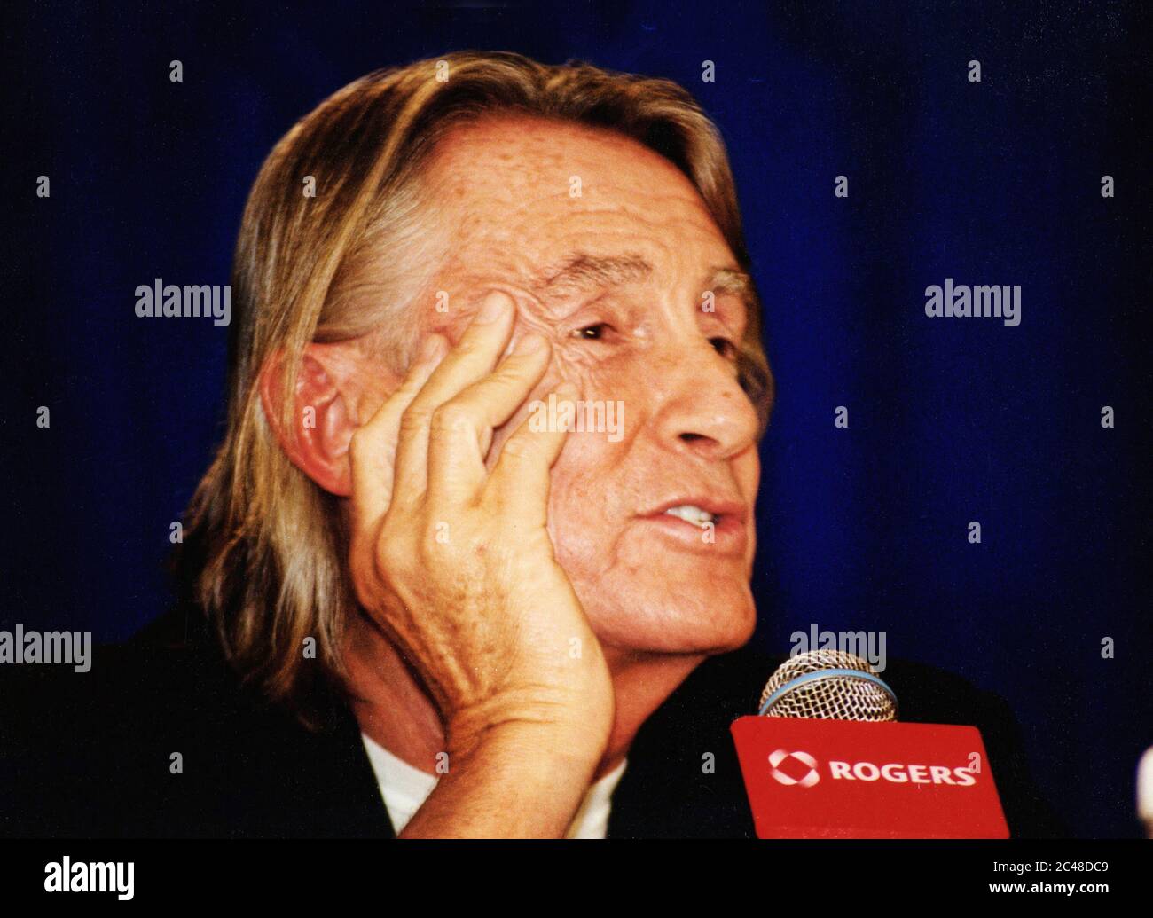 22 giugno 2020 - il regista Joel Schumacher, noto per i successi di botticelle, tra cui 'St. Elmo's Fire,''''The Lost Boys'', ''Falling Down'', così come due film ''Batman'' sono morti all'età di 80 anni. File Foto: 2002 Toronto International Film Festival, Toronto, Ontario, Canada. (Immagine di credito: © Brent Perniac/AdMedia tramite CAVO ZUMA) Foto Stock