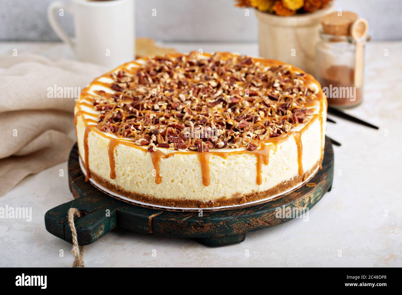 Cheesecake di pecan al caramello Foto Stock