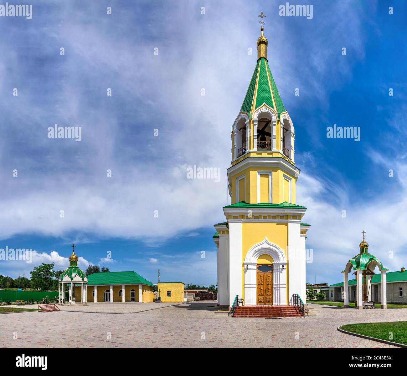 Izmail, Ucraina 06.07.2020. Chiesa di San Nicola a Izmail, Ucraina, in una giornata estiva soleggiata Foto Stock