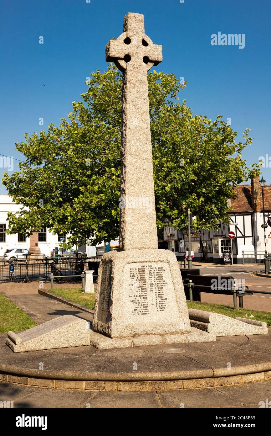 War Memorial situato nella Piazza del mercato, Biggleswade, Bedfordshire, U K Foto Stock