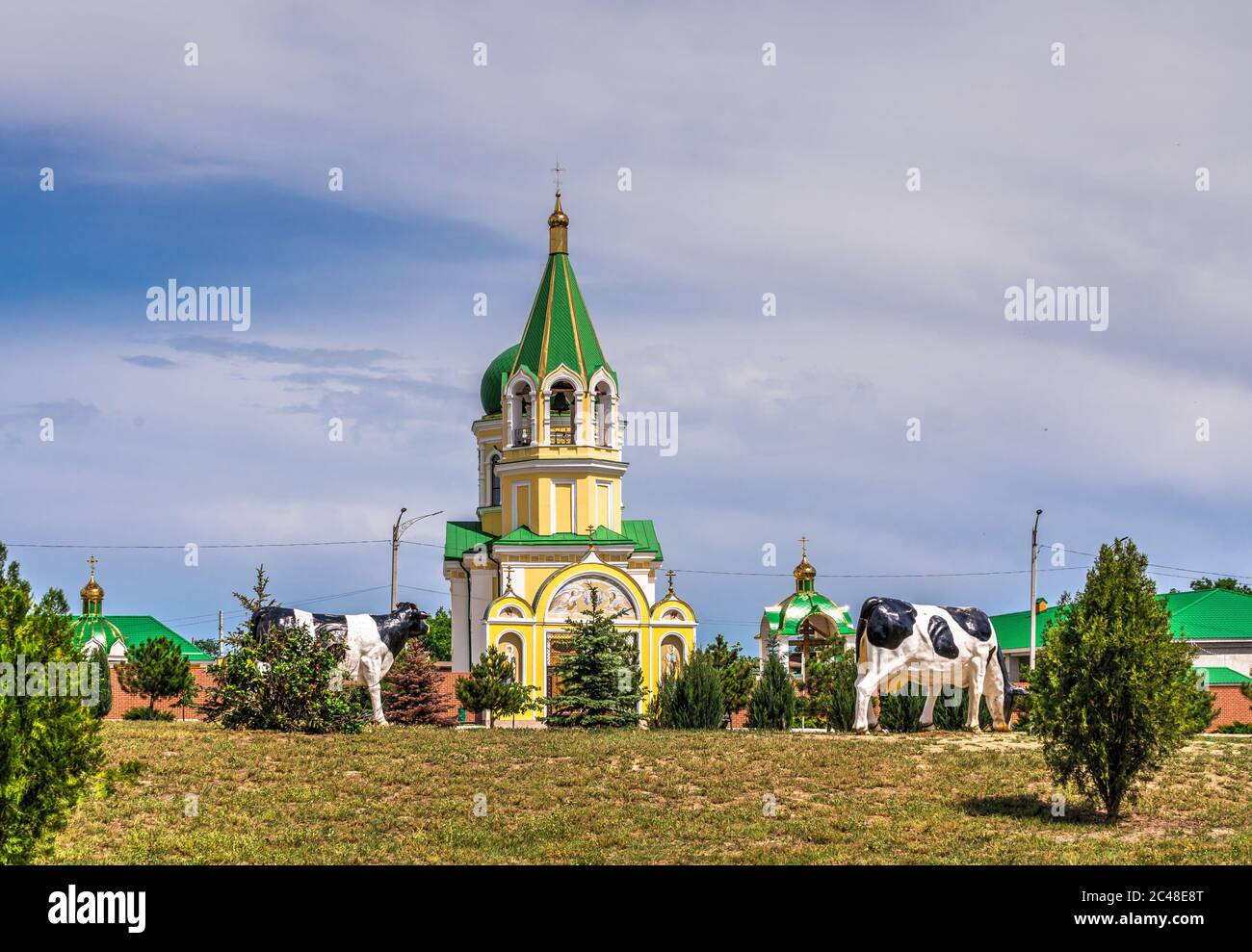 Izmail, Ucraina 06.07.2020. Chiesa di San Nicola a Izmail, Ucraina, in una giornata estiva soleggiata Foto Stock