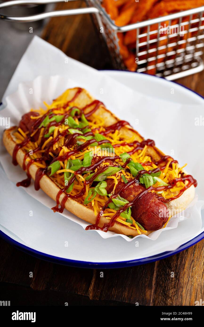 Hot dog con pancetta alla griglia Foto Stock