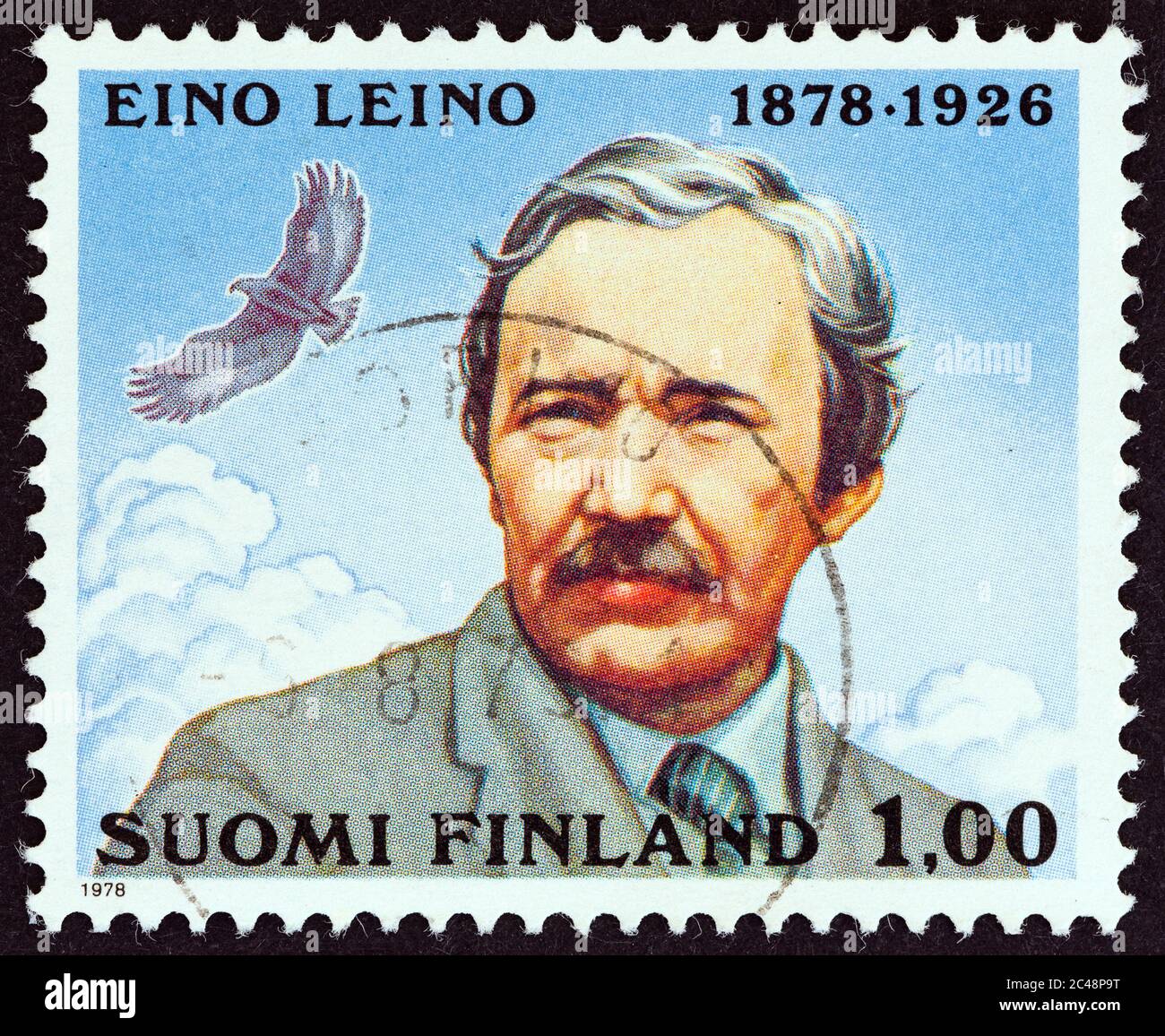 FINLANDIA - CIRCA 1978: Un francobollo stampato in Finlandia rilasciato per il centesimo anniversario della nascita di Eino Leino mostra il poeta Eino Leino, intorno al 1978. Foto Stock