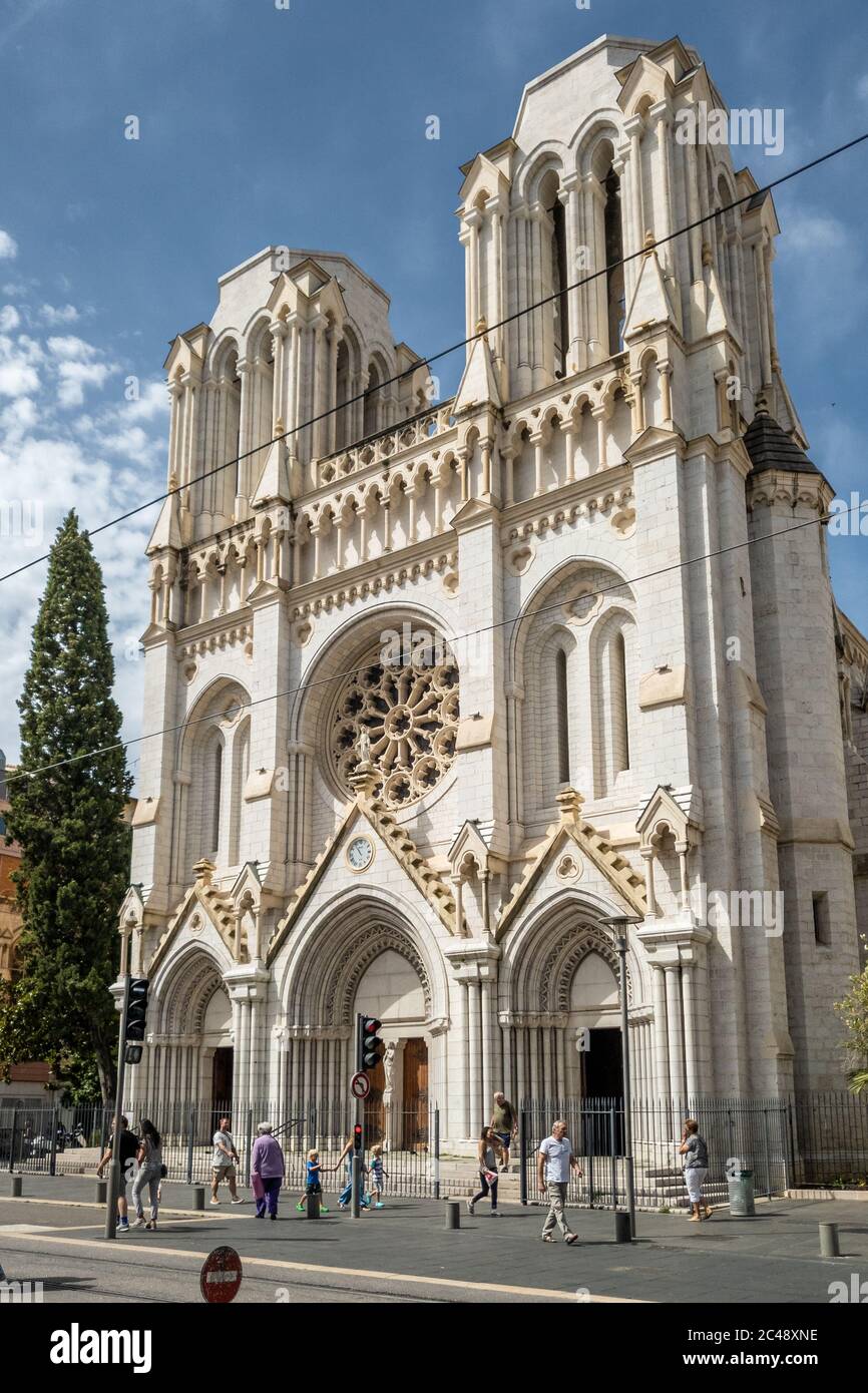 Nizza, Francia - 14 giugno 2019 : persone che visitano la basilica di nostra Signora dell'Assunzione a Nizza, Francia. Foto Stock