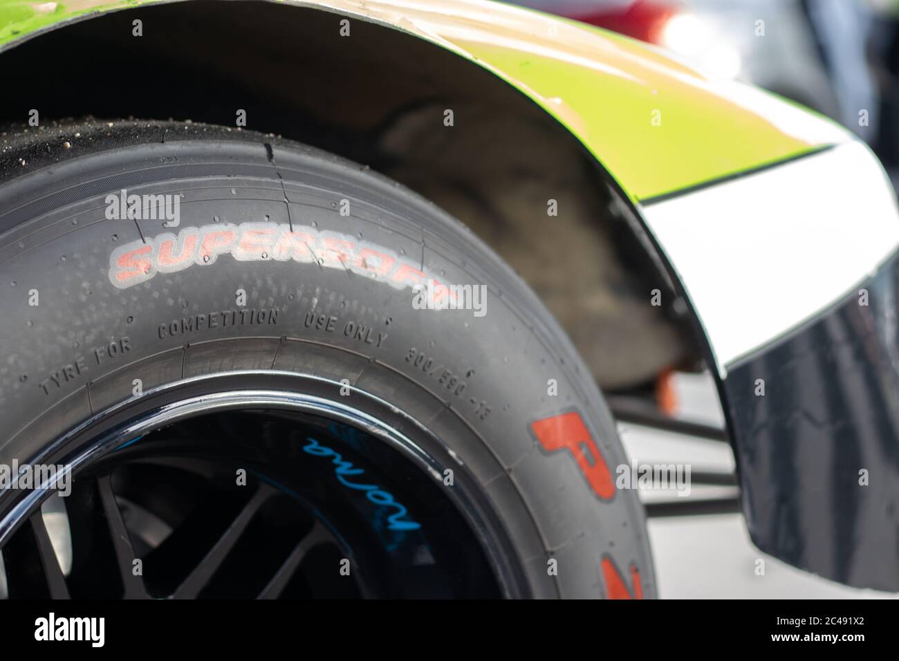 Skradin Croazia, giugno 2020 Chioseup del testo Supersoft sugli pneumatici Pirelli P zero slick Racing Foto Stock