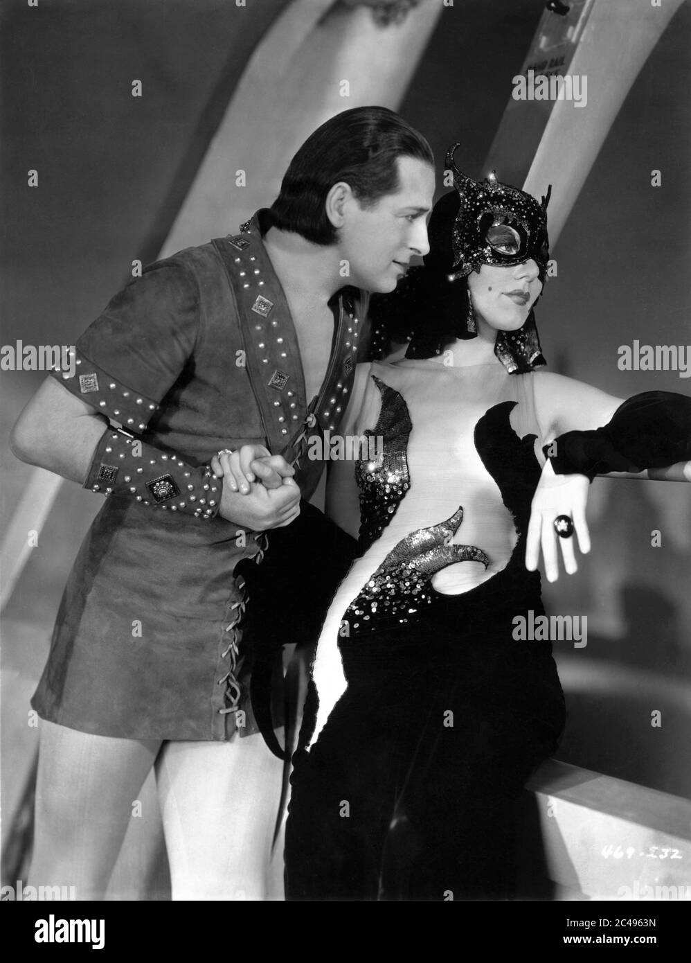 REGINALD DENNY e KAY JOHNSON in MADAM SATAN 1930 regista CECIL B. DeMILLE scrittori Jeanie Macpherson Gladys Unger ed Elsie Janis costumi Gilbert Adrian Metro Goldwyn Mayer Foto Stock