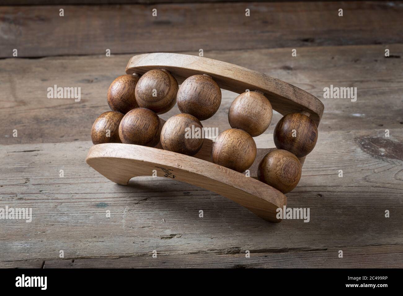 Massaggiatore corpo a sfera in legno Foto Stock