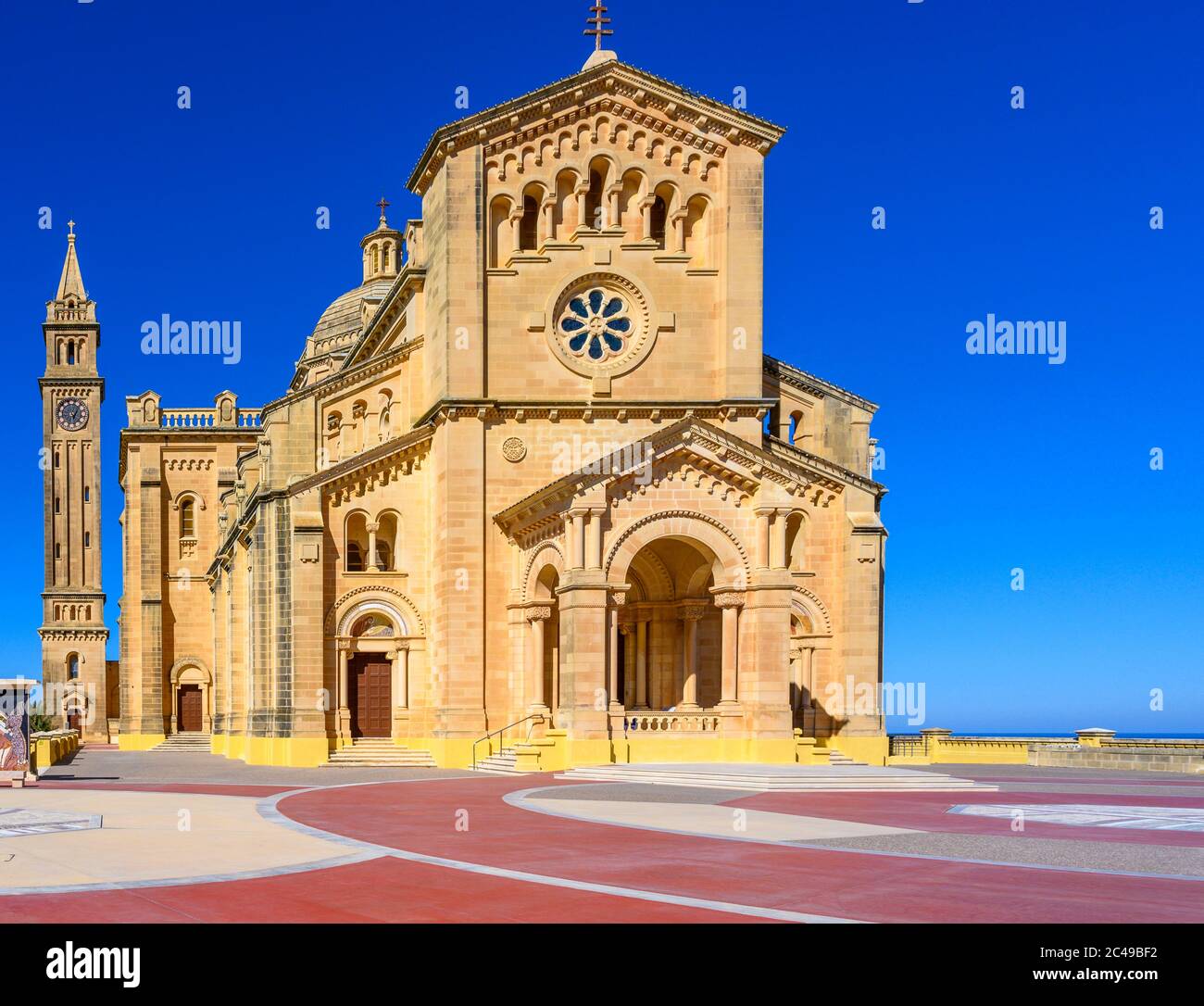 Basilica del Santuario Nazionale della Beata Vergine di Ta' Pinu a Gharb, sull'Isola di Gozo, Malta. Foto Stock