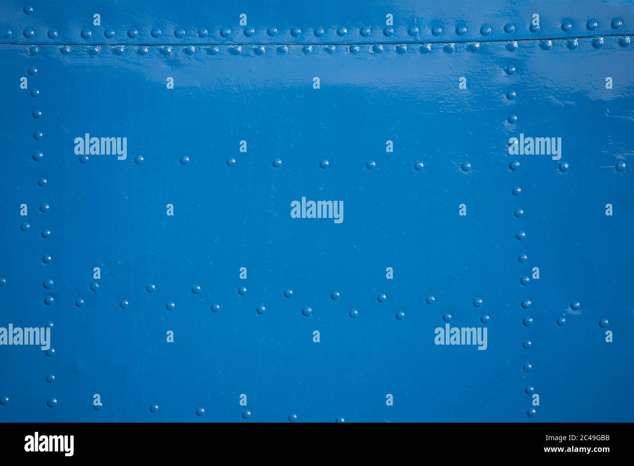 Placca rivettata blu verniciata per sfondi Foto Stock