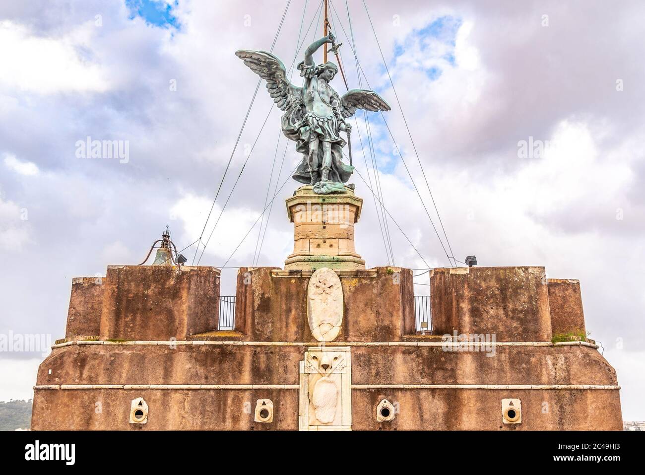 Statua in bronzo di Michele Arcangelo sulla cima di Castel Sant'Angelo