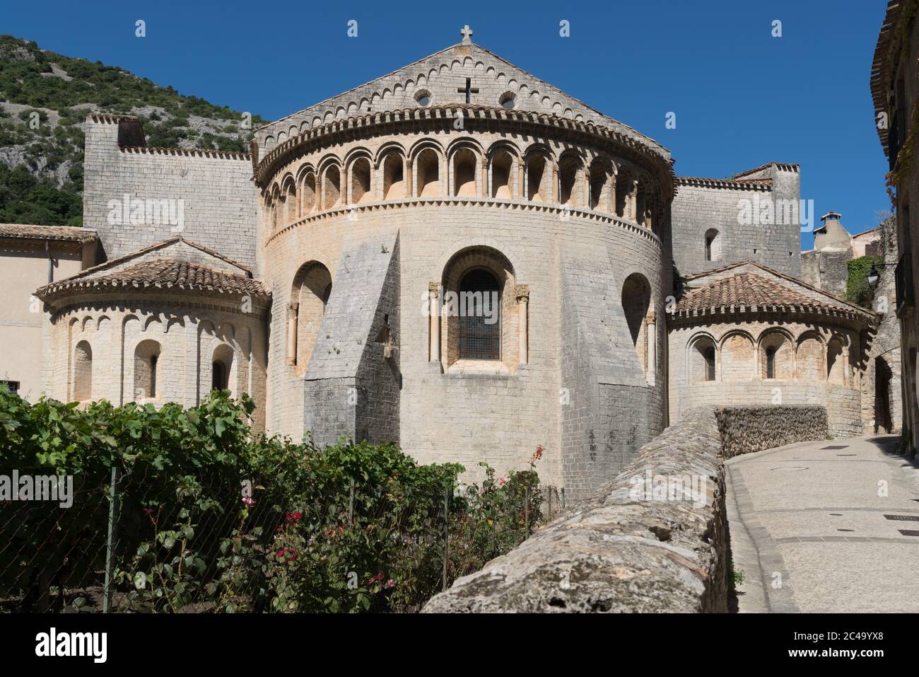 L'abbazia di Gellone si trova nella città di Saint-Guilhem-le-Désert, che è patrimonio mondiale dell'UNESCO. Fu fondata nel 804 da Guilhem di Orange. Foto Stock