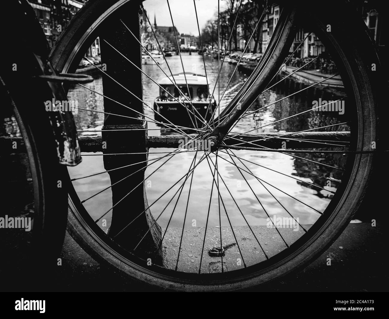 Canale di Amsterdam bianco e nero Foto Stock