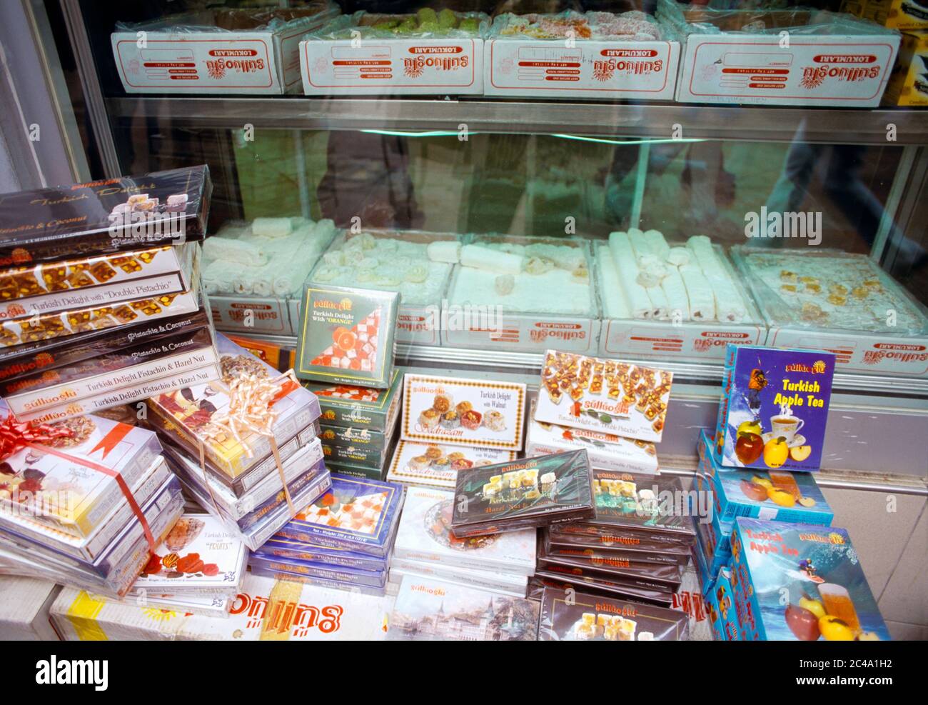 Istanbul Turchia scatole di delizia turca in vendita in Sweet Shop nel Grand Bazaar Foto Stock