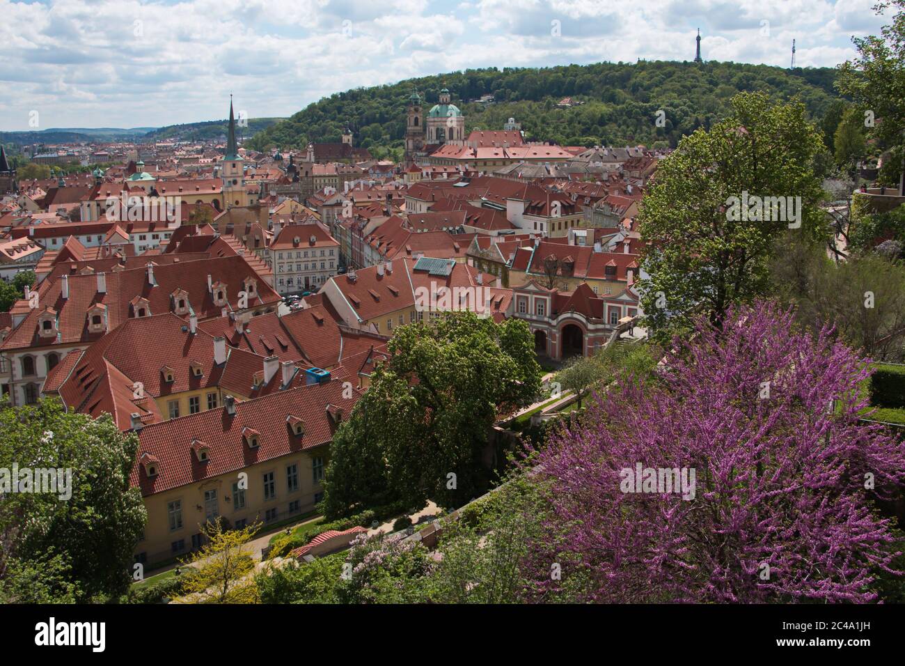 Vista sulla città piccola di Praga dal Castello di Praga, repubblica Ceca, Europa Foto Stock