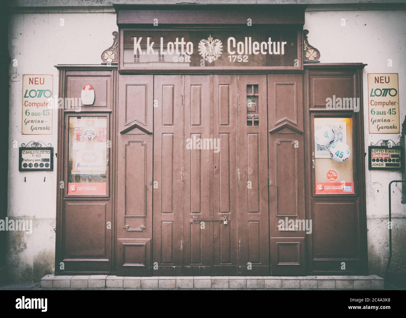 Questo negozio vende biglietti per lotterie dal 1752 a Vienna. Foto Stock