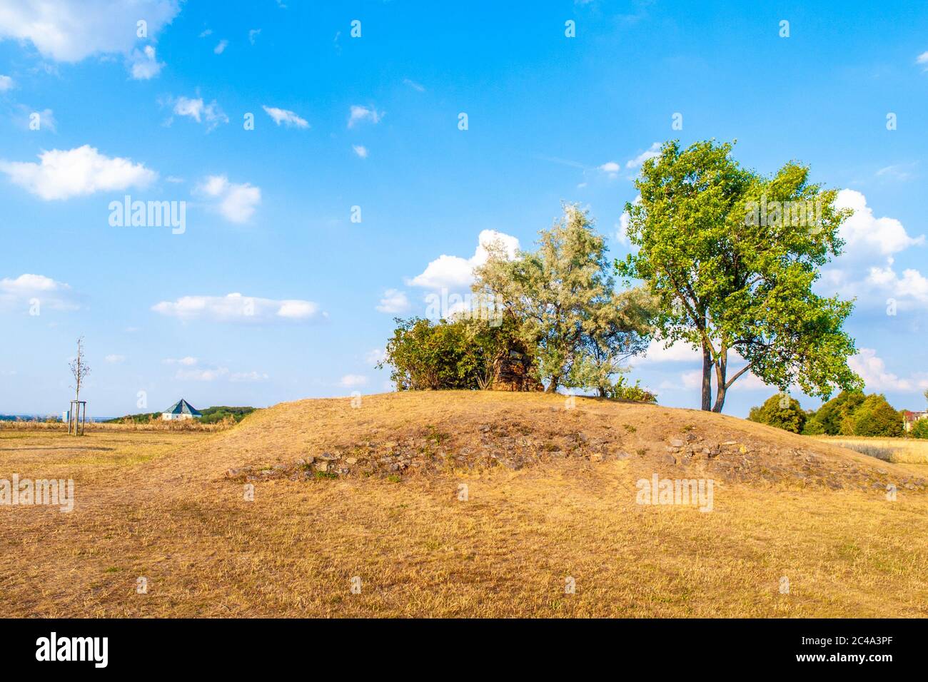 White Mountain Memorial, Bila Hora. Piramide di pietra al luogo della battaglia di montagna bianca - 1620, Praga, Repubblica Ceca. Foto Stock