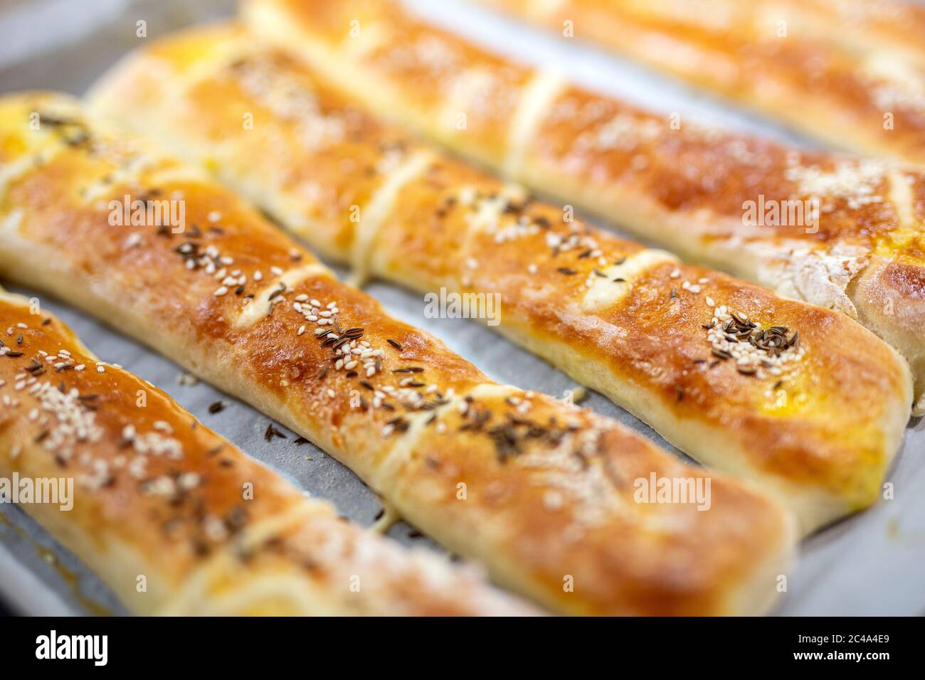 Fare panini fatti in casa con sale Foto Stock