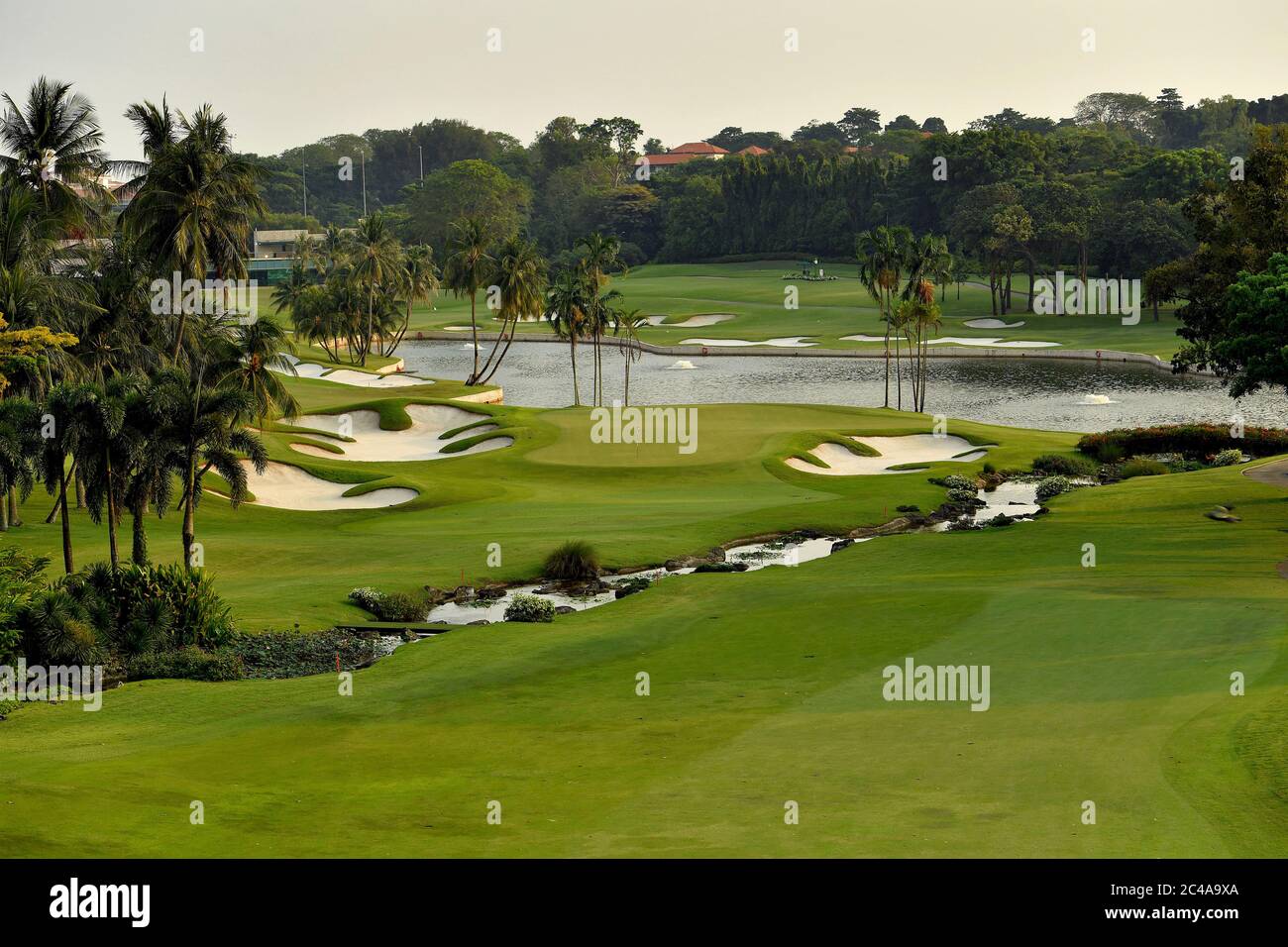 Vista del foro n. 16 del Sentosa Golf Club (Serapong) sull'Isola di Sentosa a Singapore. Foto Stock