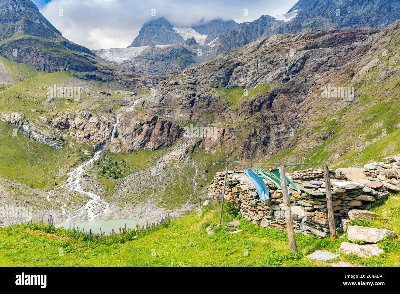 Valmalenco (IT) - Panoramica della diga dell'Alpe Gera nel Rifugio Bignami Foto Stock