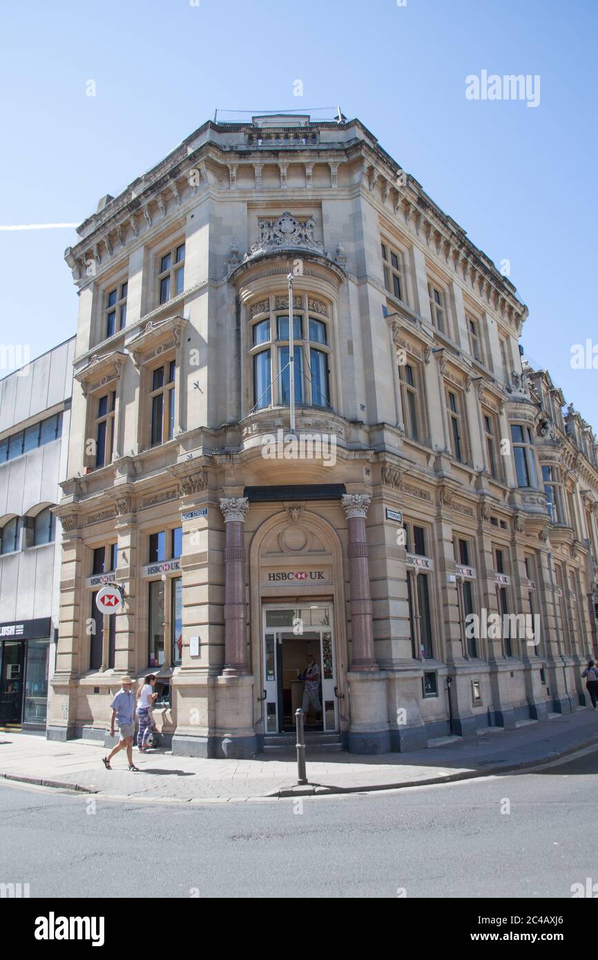 La Cheltenham HSBC Bank sulla High Street a Cheltenham nel Regno Unito Foto Stock
