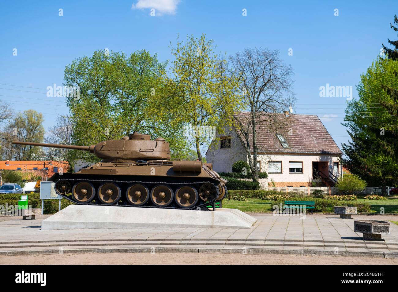 Kienitzer Panzer, Monumento, primo capocuzziere dell'Armata Rossa 1945, Kienitz, comune di Letschin, Oder-Neisse-Radweg, Oderbruch, Maerkisch Foto Stock