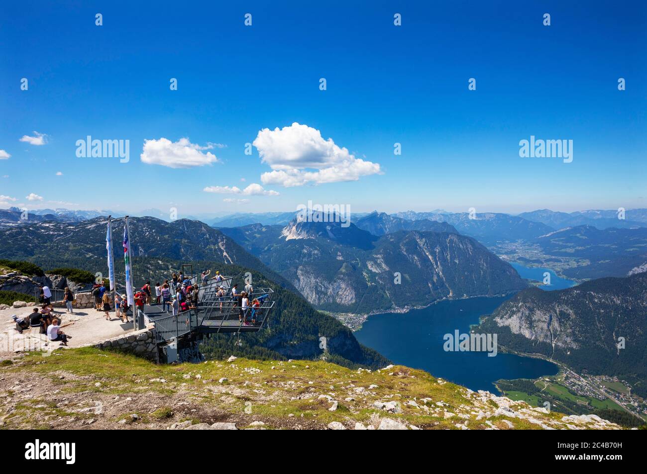 Vista dal punto di osservazione a cinque dita verso il lago Hallstatt, Krippenstein, Obertraun, Hallstatt, Salzkammergut, Austria superiore Foto Stock