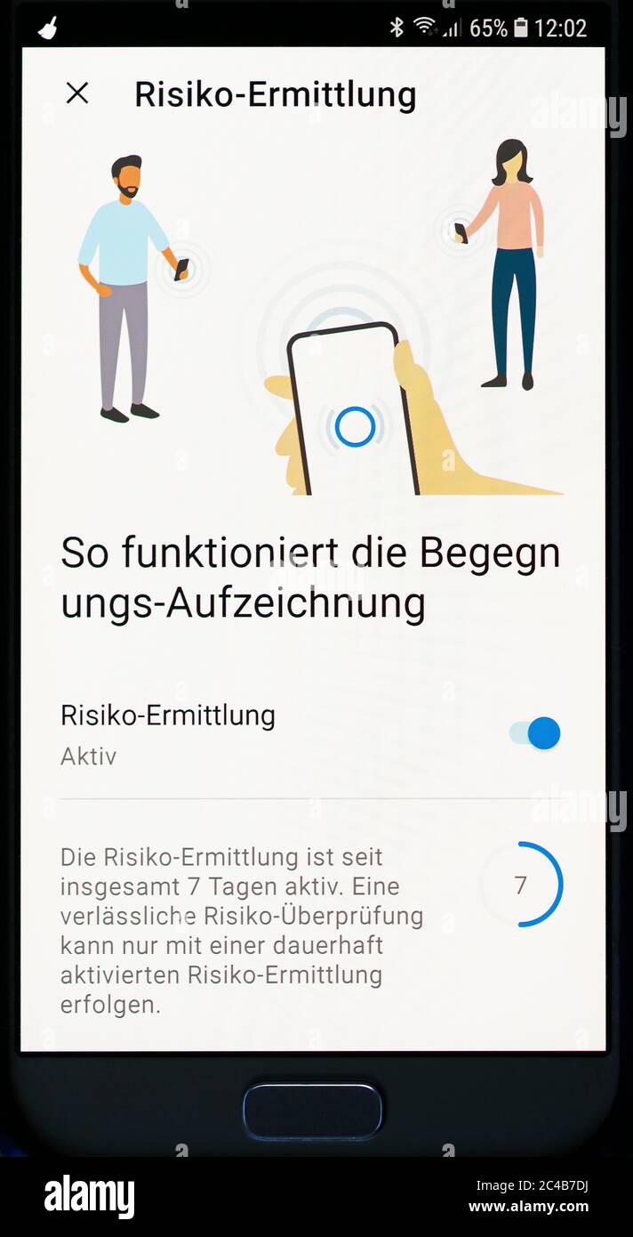 Corona-WARN-App, valutazione dei rischi, come funziona la registrazione dell'incontro, display del telefono cellulare, Germania Foto Stock Corona-WARN-App, valutazione dei rischi, come funziona la registrazione dell'incontro, display del telefono cellulare, Germania Foto Stock