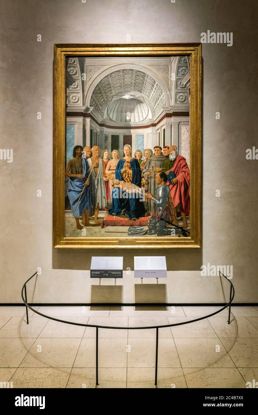 Madonna con bambino e il duca federico da montefeltro immagini e fotografie stock ad alta Madonna con bambino e il duca federico da montefeltro immagini e fotografie stock ad alta