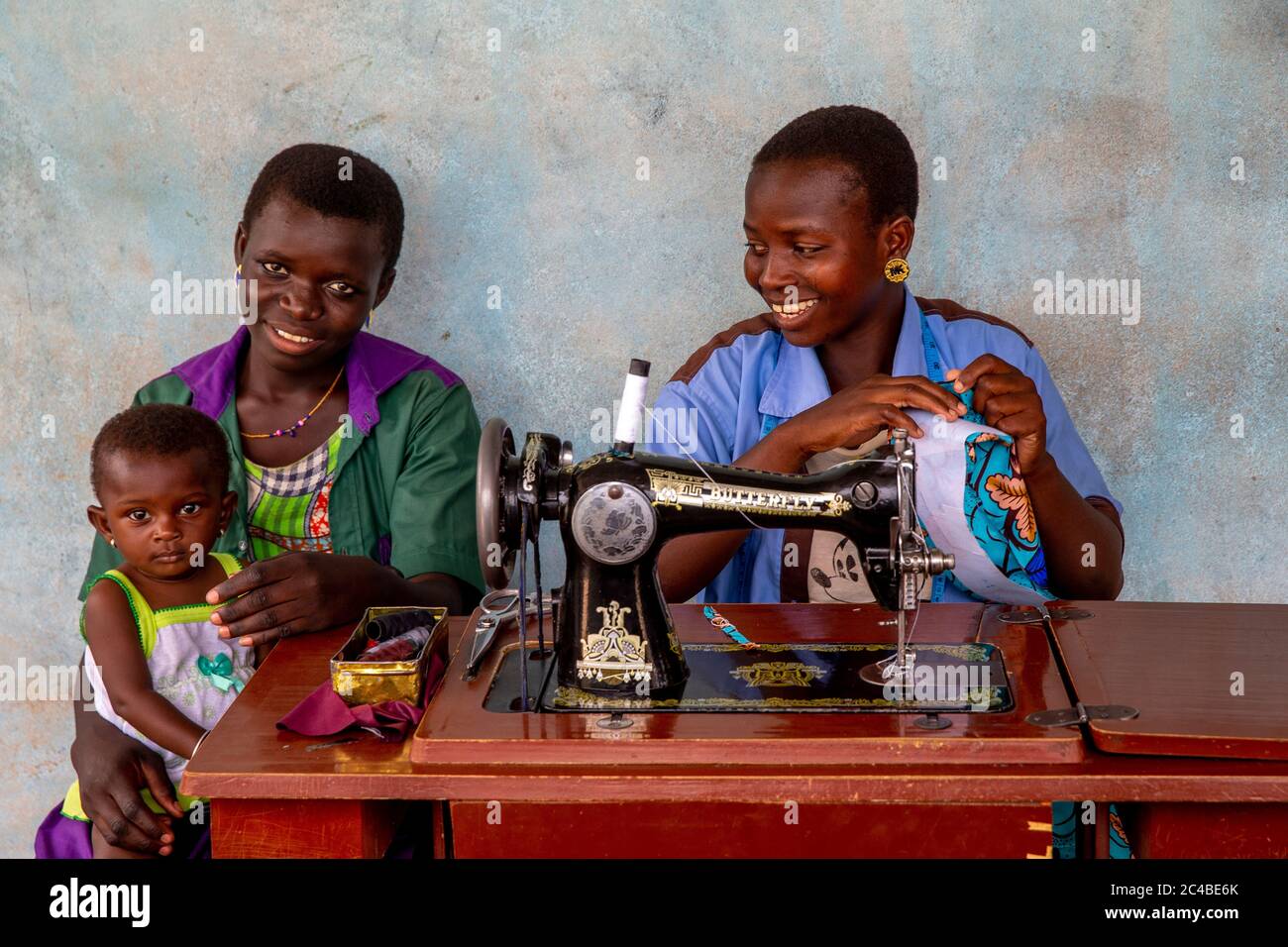 Seamstress in korpongou, togo Foto Stock