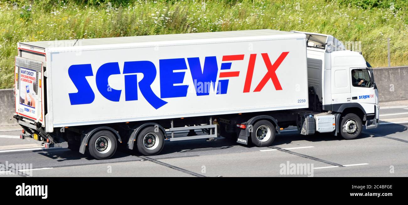 Catena di fornitura commerciale e retail di Wavfix Guida di autocarri lungo l'autostrada UK Foto Stock