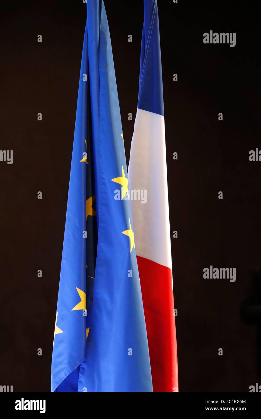 Francese e bandiere europee Foto Stock