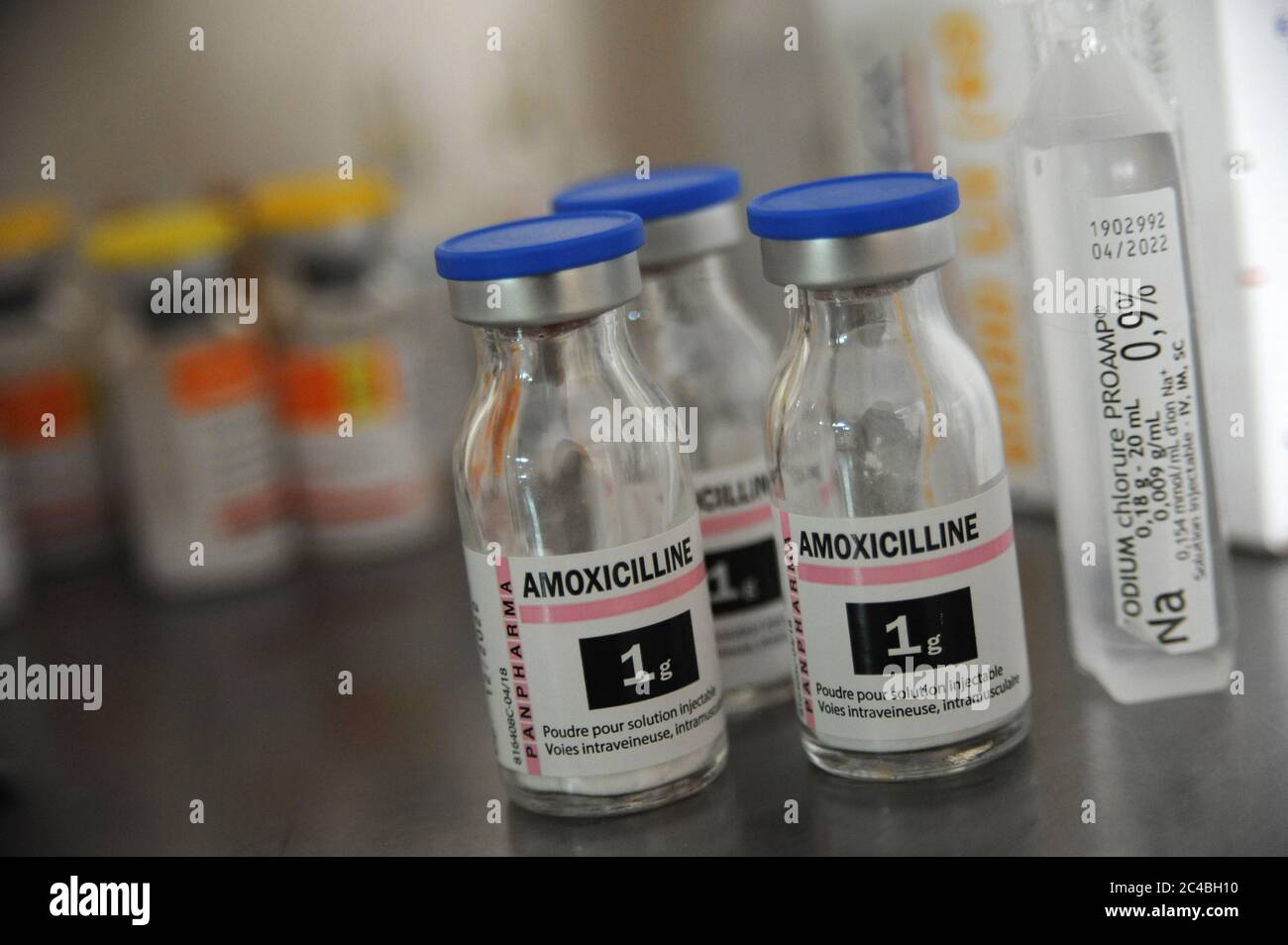 Servizi di emergenza dell'ospedale Abbeville, area COVID, assistenza ed esami effettuati da infermieri, medici e assistenti infermieristici. AMOXICILLINA (AN Foto Stock