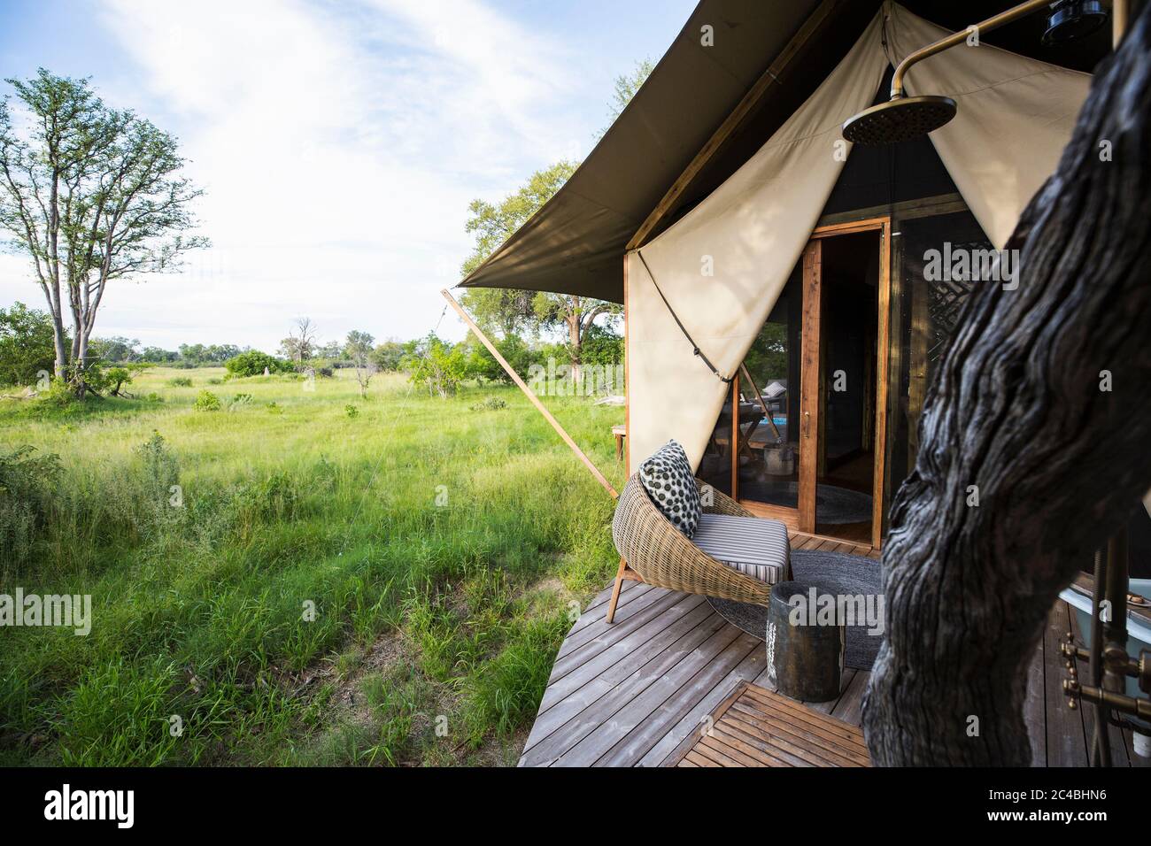 Esterno di una tenda, alloggio turistico in un campo safari. Foto Stock
